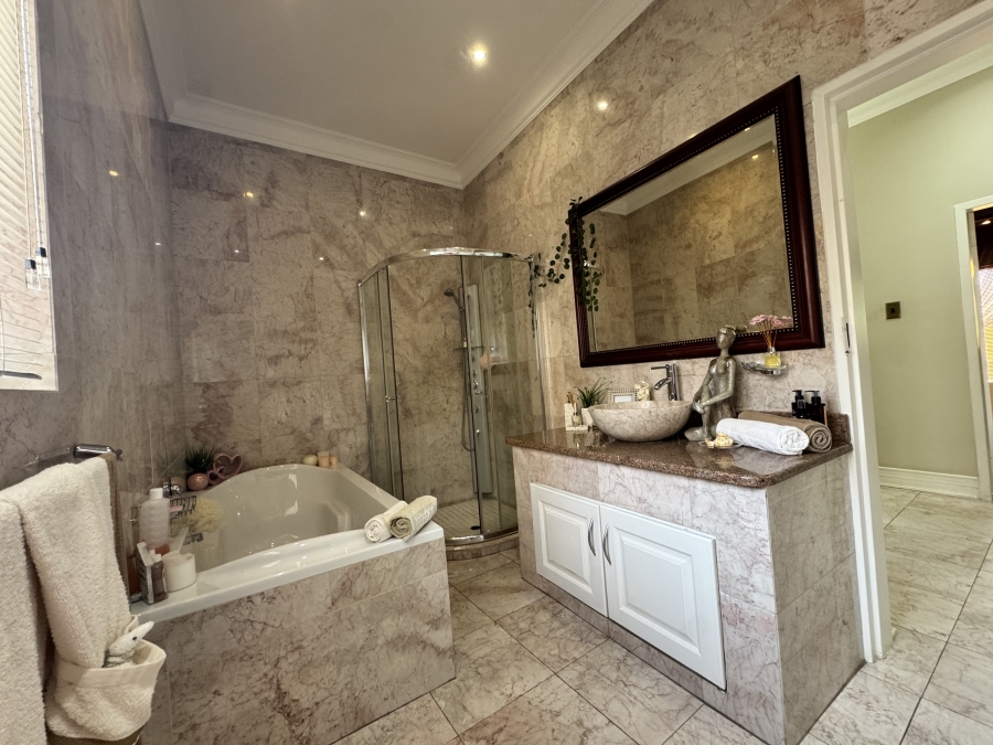 4 Bedroom Property for Sale in Wilkoppies North West